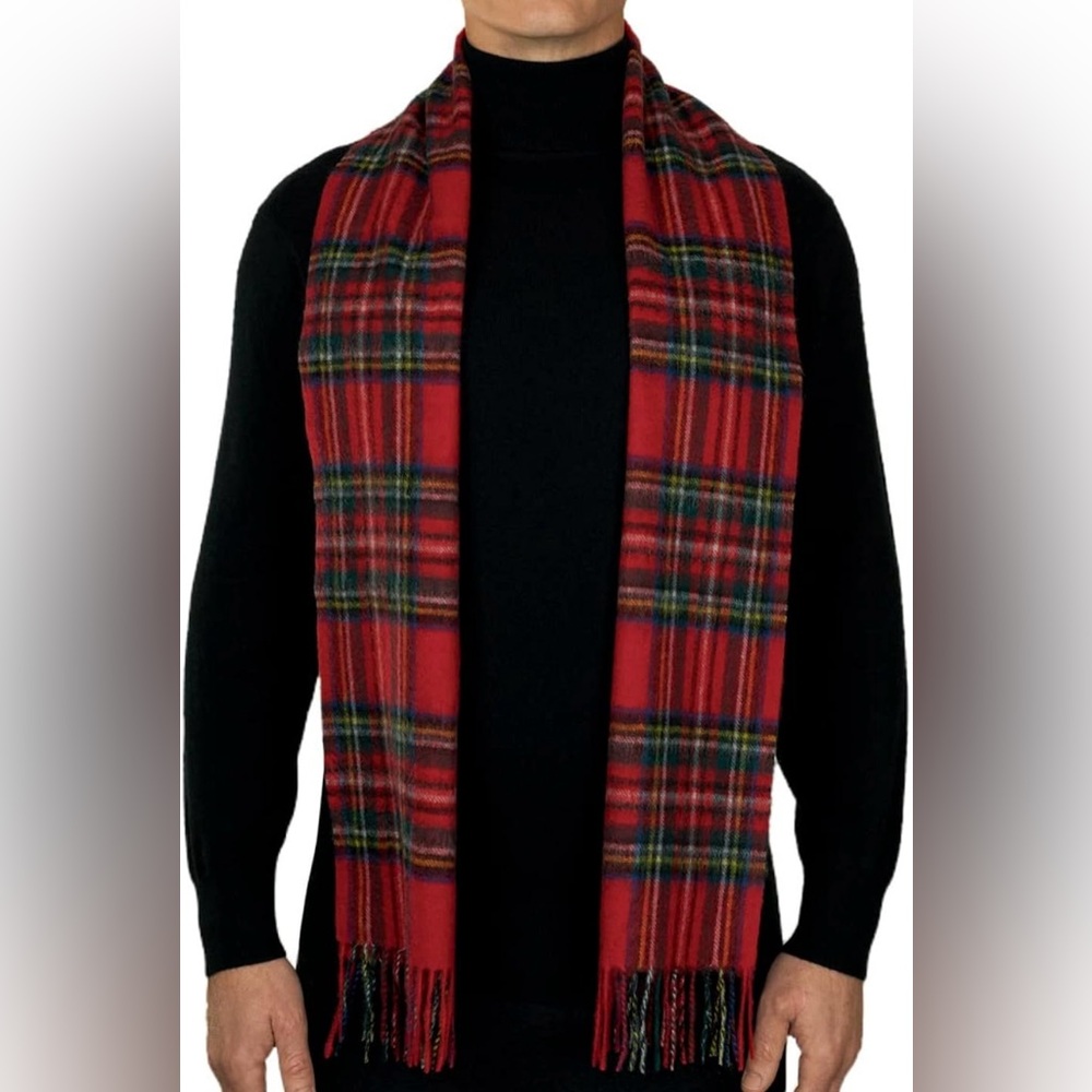 🧣NWOT Red Tartan Scarf - Unisex